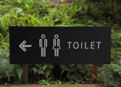 Szkolne kabiny WC – jakie wymogi muszą spełniać?