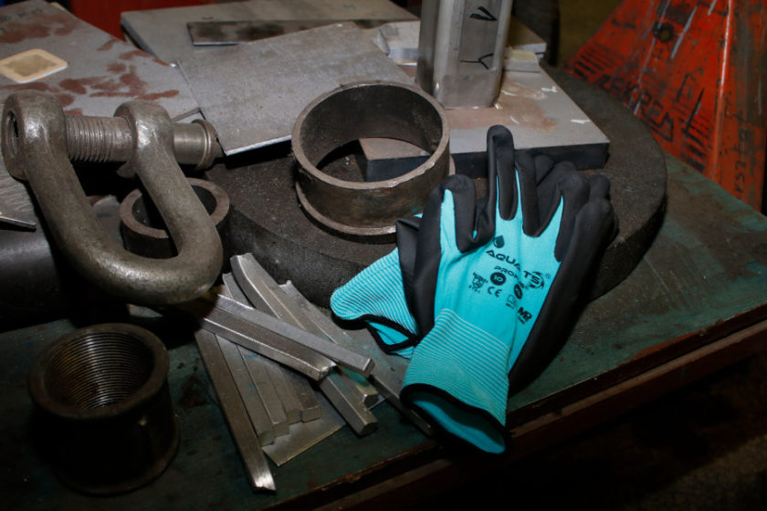 Jak dobrać rękawice robocze