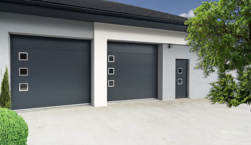 Brama garażowa segmentowa, antracytowa z nierdzewnymi okienkami - producent Migas-Door