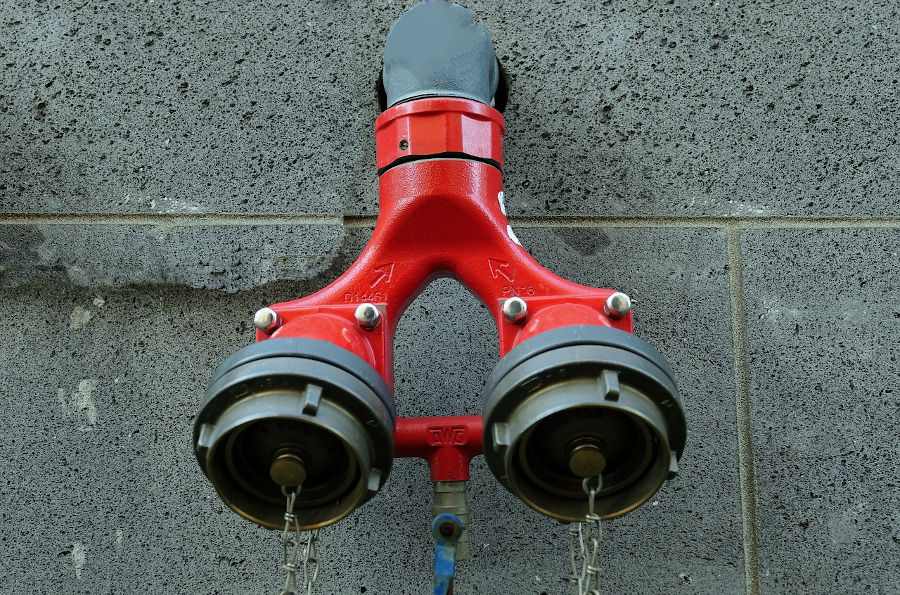 Pompa wody w domowym użyciu - do czego może się przydać?