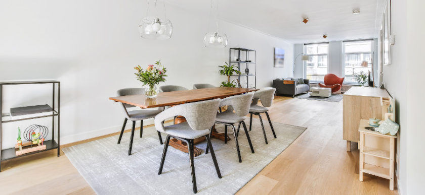 Komfortowy salon i jadalnia – ile miejsca na stół i krzesła?