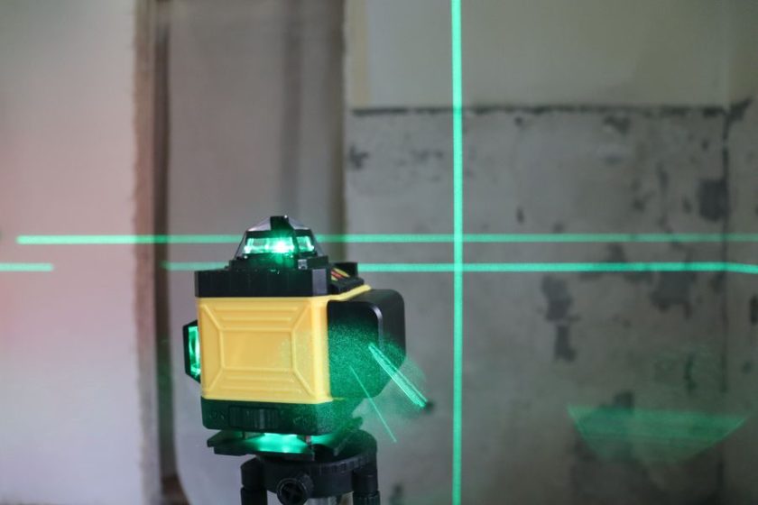 Poziomnica laserowa – niezbędne narzędzie do precyzyjnych prac budowlanych
